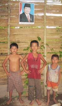 Anak Pedalaman di Riau Tidak Kenal SBY-JK 